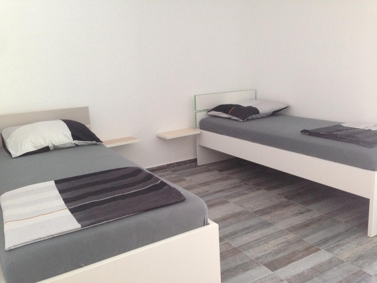 Chill Out Beach Apartments Traù Esterno foto