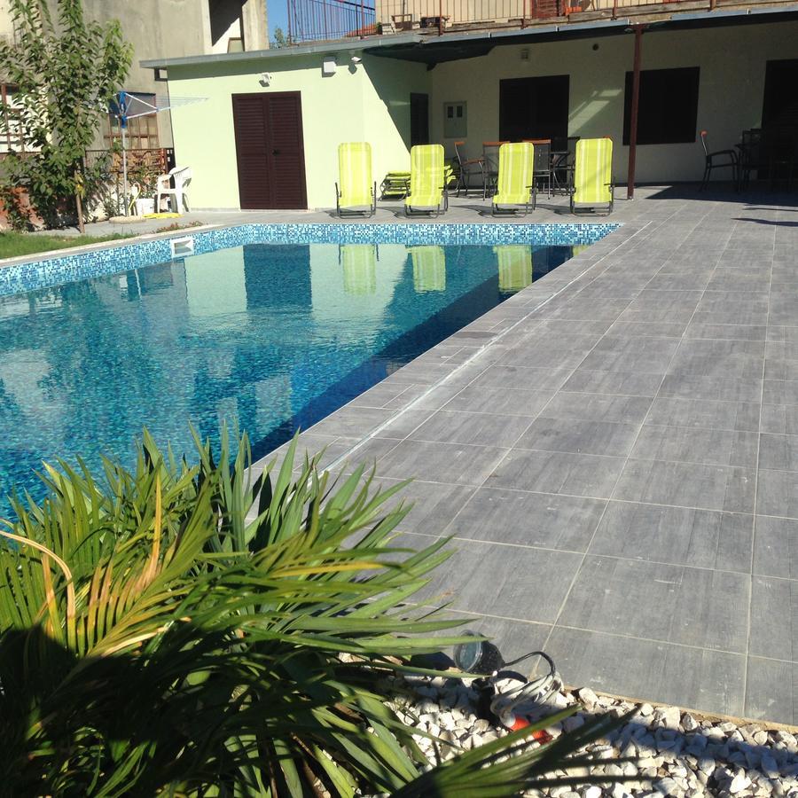 Chill Out Beach Apartments Traù Esterno foto
